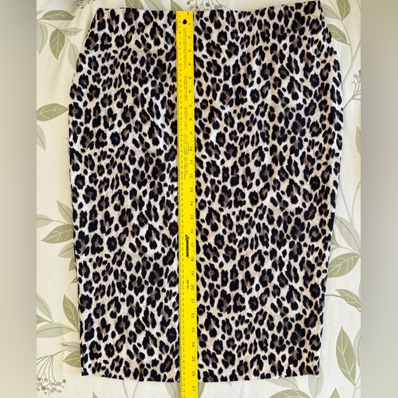 Vince Camuto Leopard Print Midi Skirt in Beige and Black - Picture 5 of 5